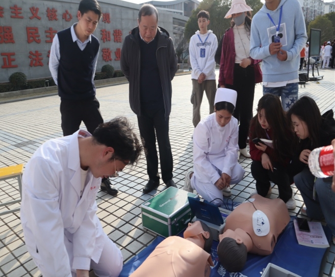 “心动校园  救在身边” —医学院开展应急救护演练