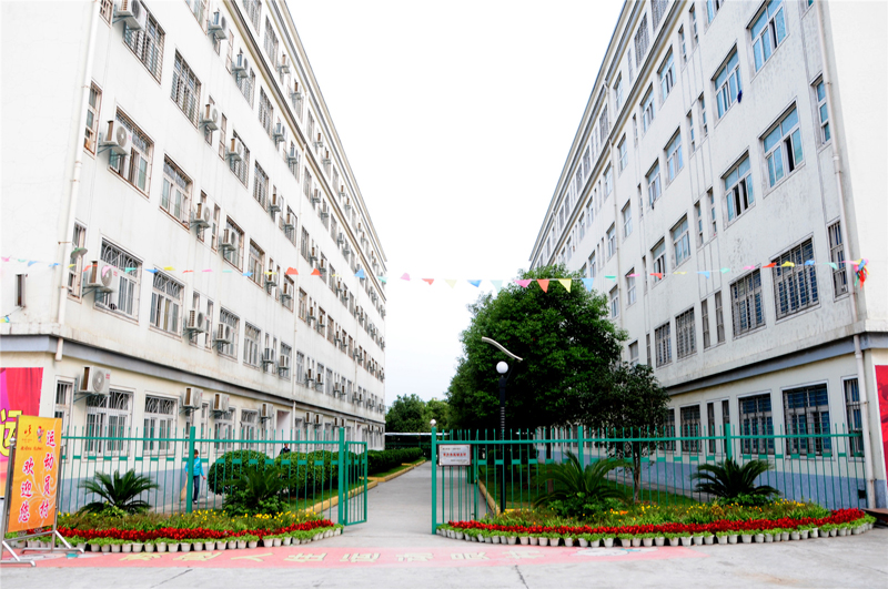 学生公寓.jpg