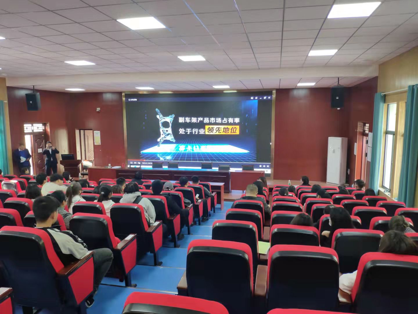 聚焦“大学生就业” 全力做好就业保障