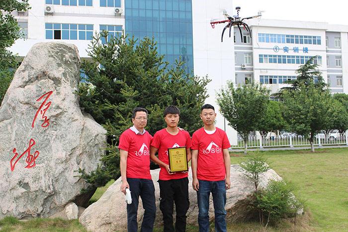 我校学生团队斩获中国工程机器人大赛小型四旋翼赛项特等奖