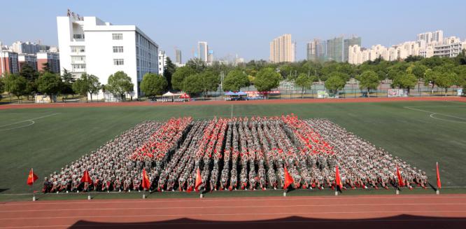 我院隆重举行2019级新生军训结营仪式