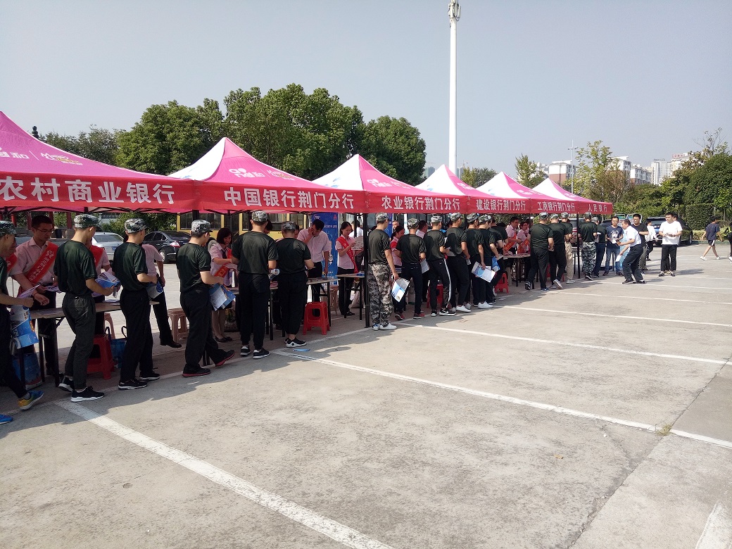 远离非法校园贷 倡导理性科学消费---我校开展金融知识进校园宣传活动