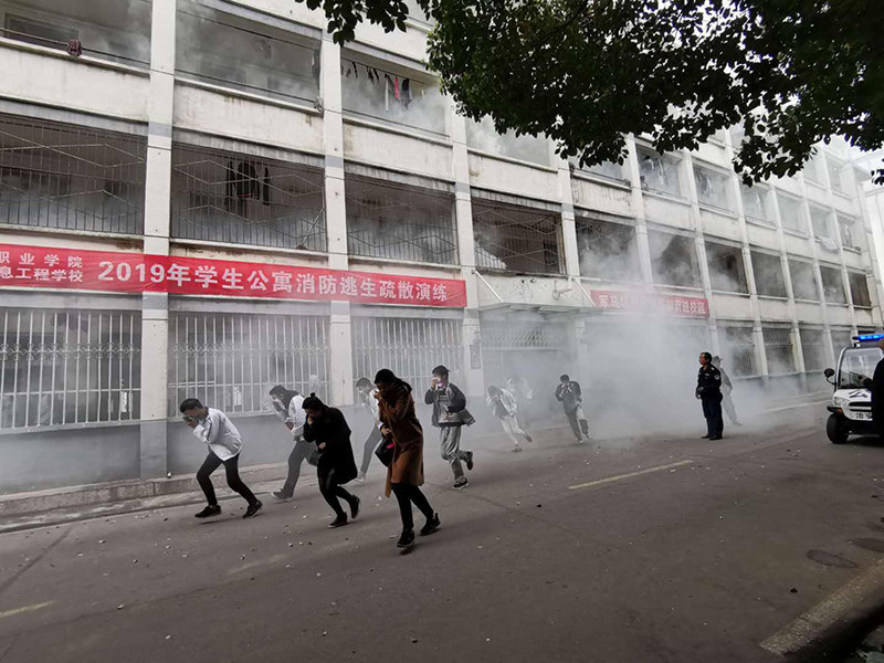 共筑心中“防火墙”,织起生命安全网--荆门职业学院开展消防安全教育活动