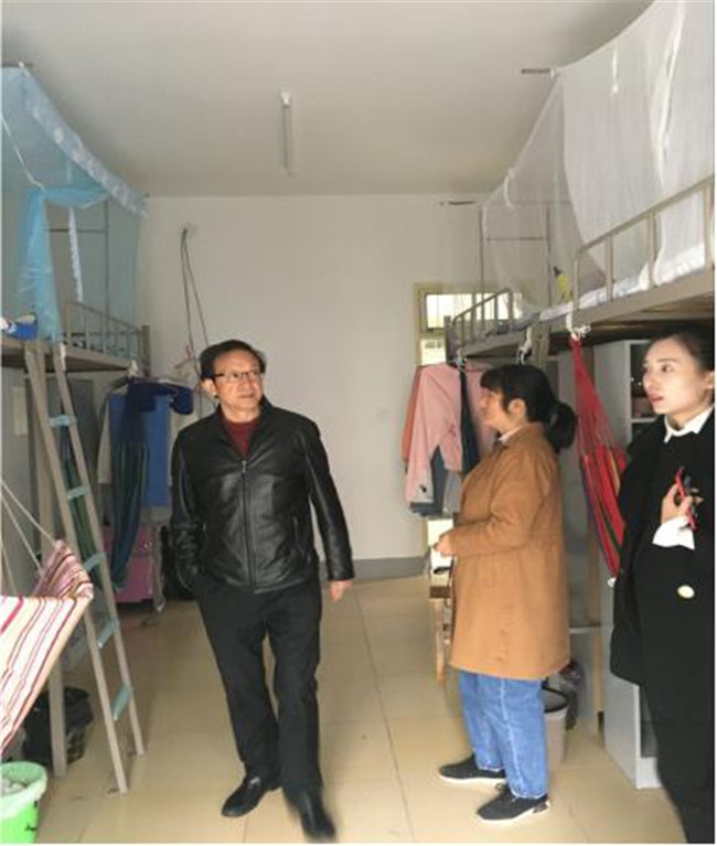 党委书记姜永立同志深入医学院学生宿舍走访调研
