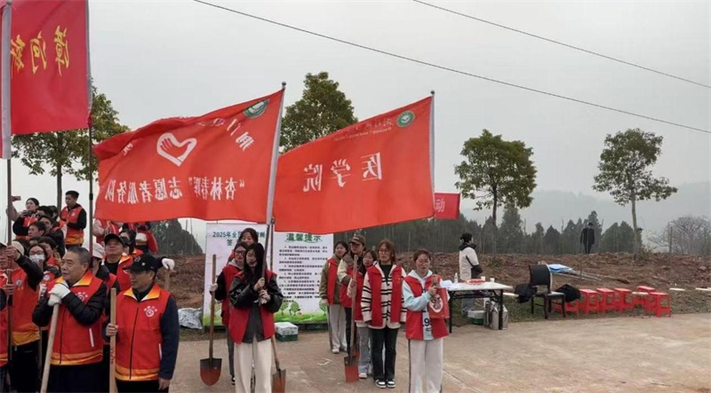 春暖花开 “植”得期待 ——荆门职业学院医学院杏林春晖志愿者服务队走进十里牌林场