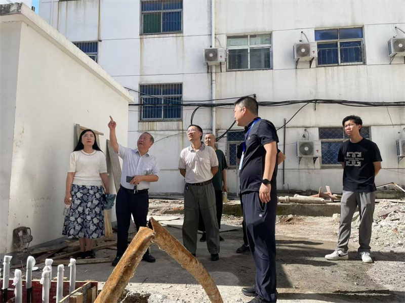 荆门职业学院校领导带队检查暑期校园重点建设项目